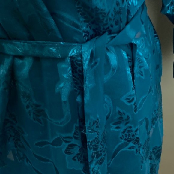 Victoria's Secret Vintage Floral Robe - Picture 8 of 12